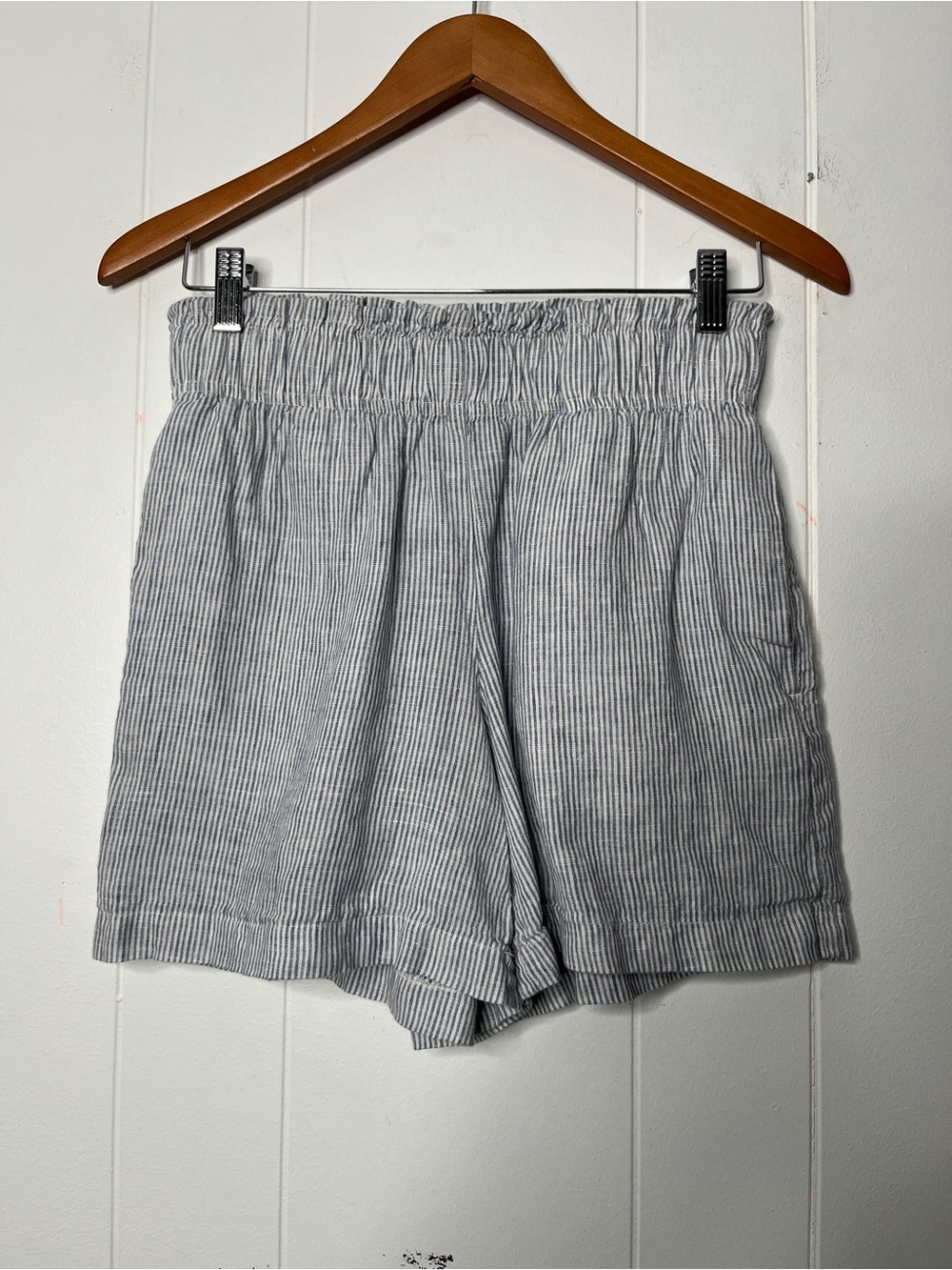 Quince 100% European Linen High Waisted Shorts in Blue Pinstripe S